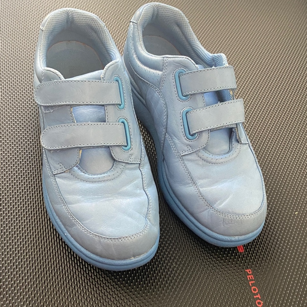 Grandpa-core Blue Velcro Sneakers